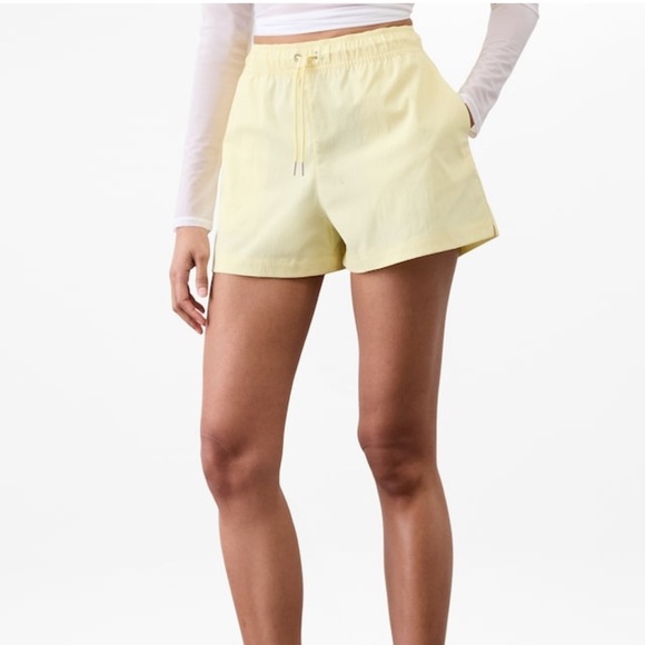 NWT Athleta Midday Mid Rise Poplin Shorts Women’s Size XL - Citron/Yellow - Picture 1 of 10